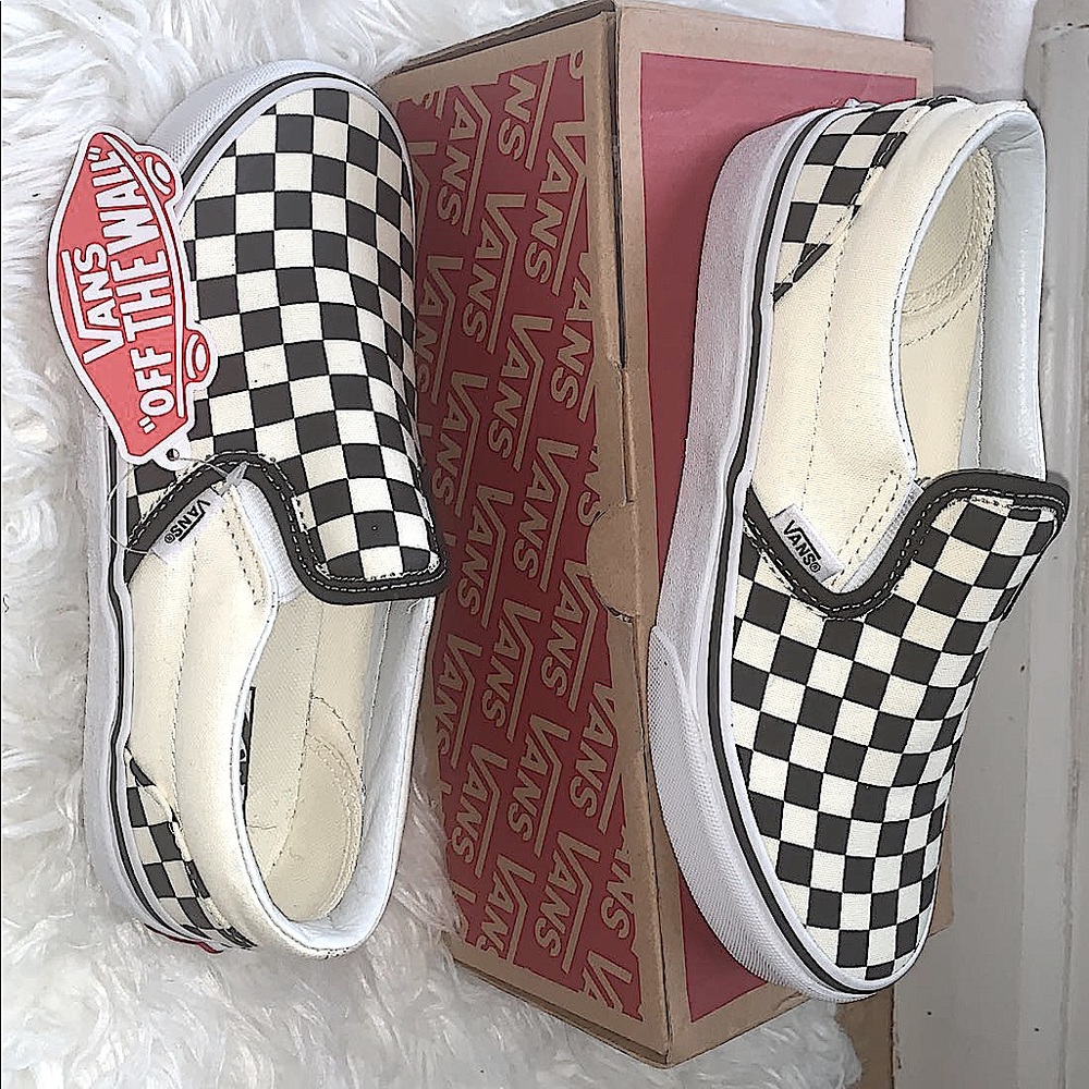 VANS CHECKERED SLIP ON SNEAKERS✨ NEVER WORN✨